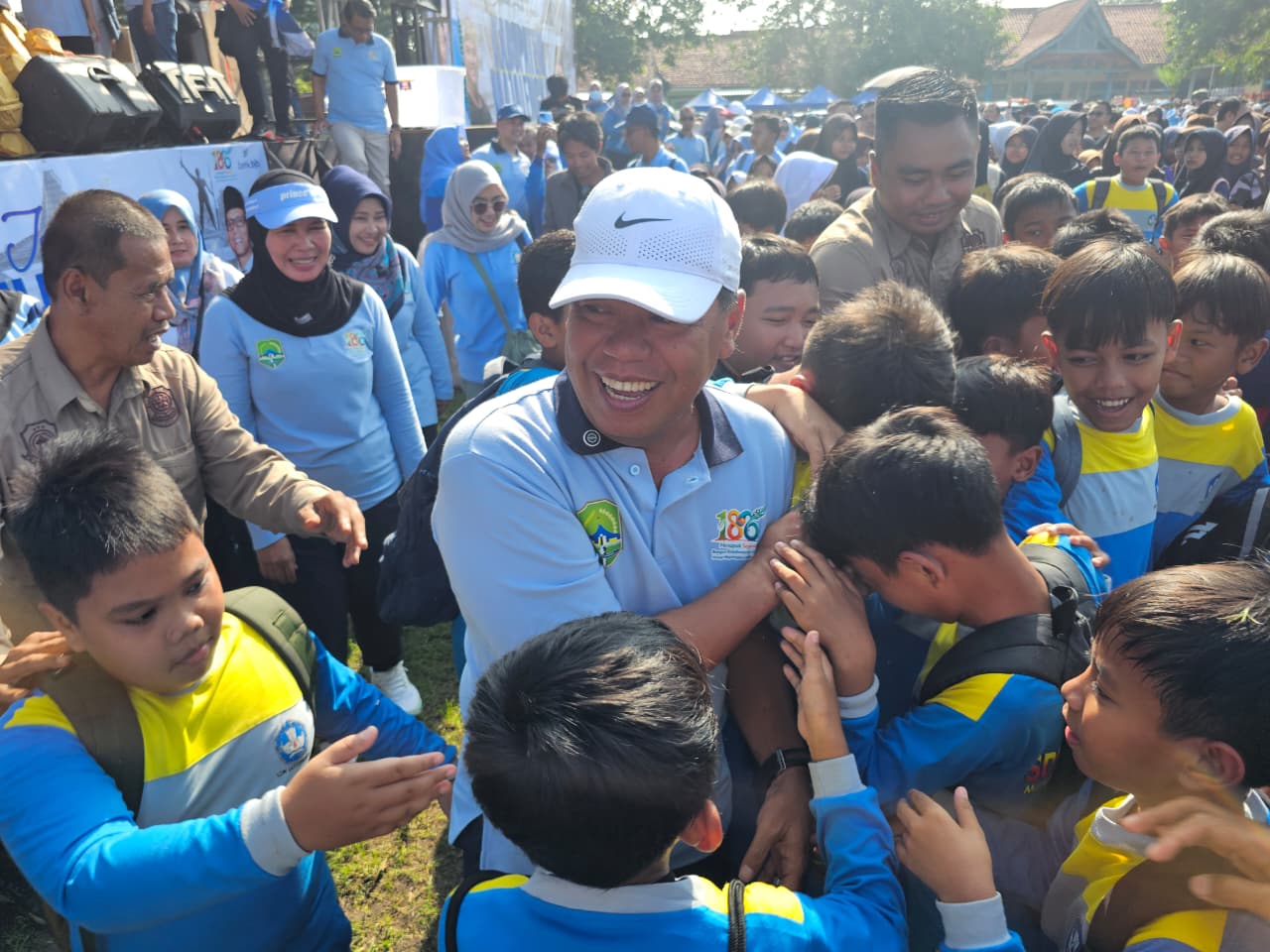 Meriahkan Hari Jadi Ke-186, Ribuan Warga Majalengka Utara Ikuti Jalan Santai Bersama Bupati