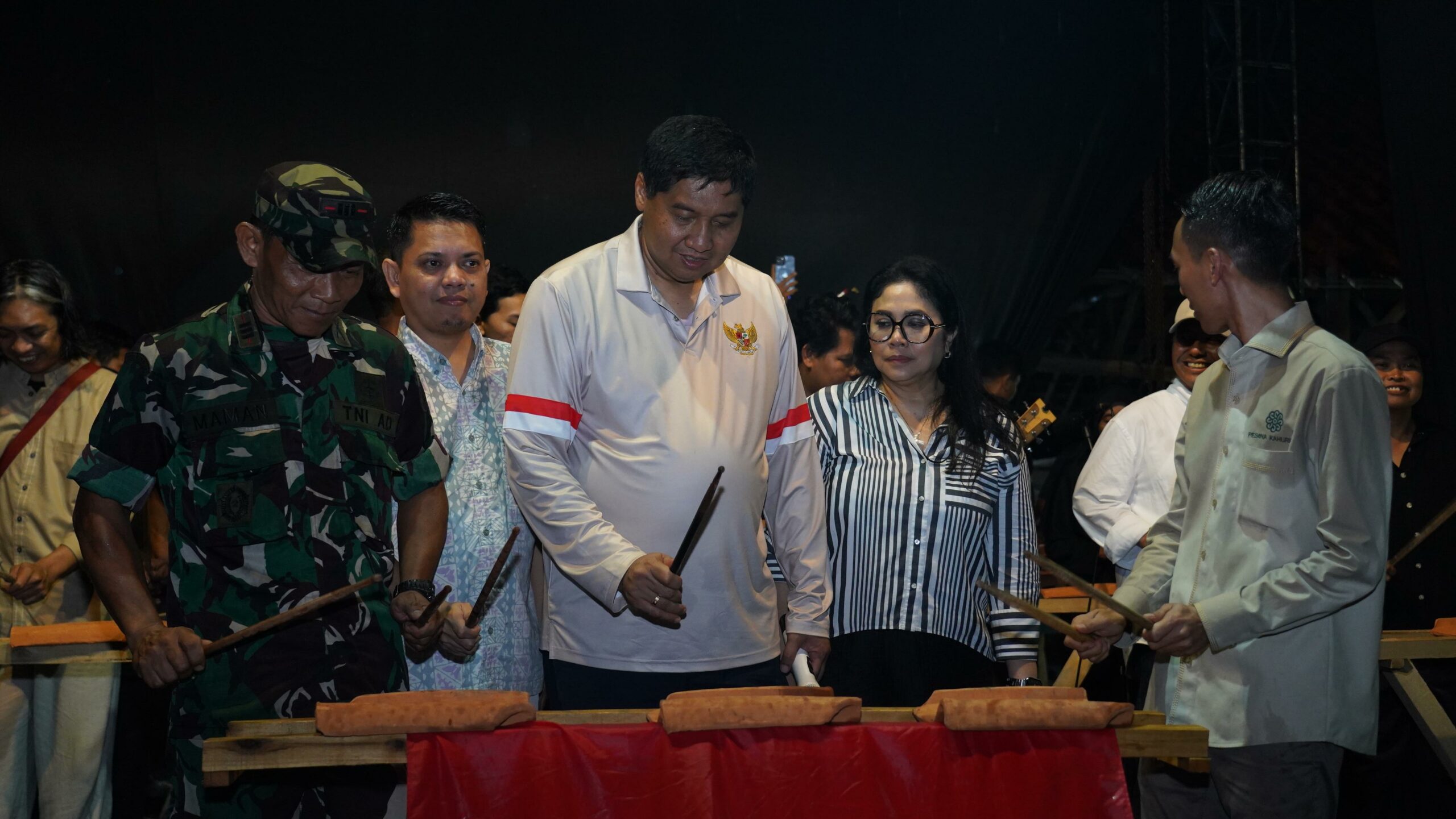 Menteri PKP Luncurkan Program Gentengisasi dari Jatiwangi, tahap awal 14 Truk Genteng dengan Pembelian Rp.3 Miliar.